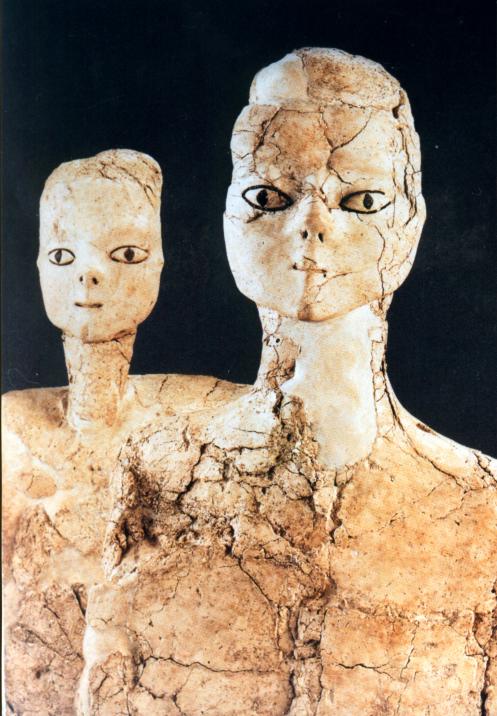 Statue aus gebranntem Kalk, gefunden in einer neolithischen Siedlung in Ain Gazhal